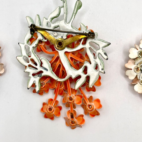 Vintage Unsigned Orange Green Enamel Brooch Pin Clip-on Earrings Set Rhinestones - Picture 11 of 14